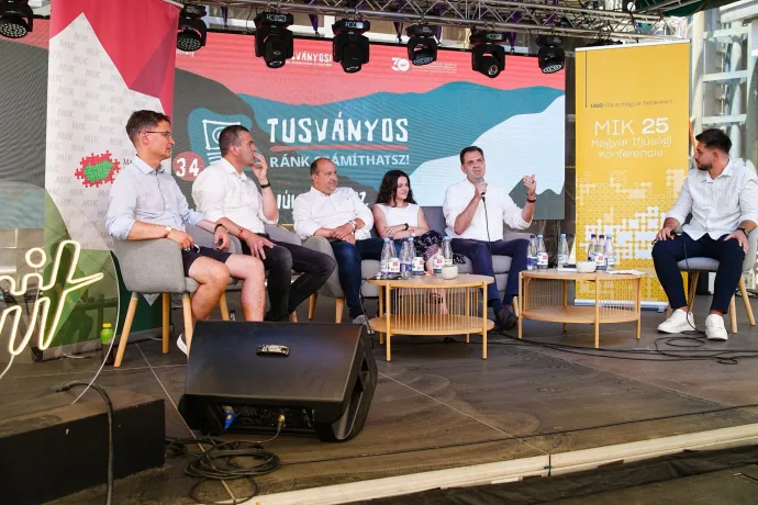 Fiatalbarát önkormányzati programokról szóló beszélgetés a MIT sátorban, Antal Árpád részvételével – Fotó: Bicsak Gergő / MasterStudio