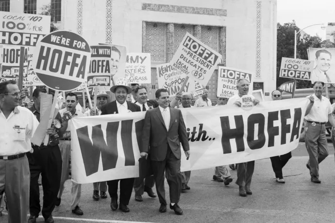 Hoffa a szakszervezetielnök-választás kampányakor 1957-ben – Fotó: Bettmann Archive / Getty Images