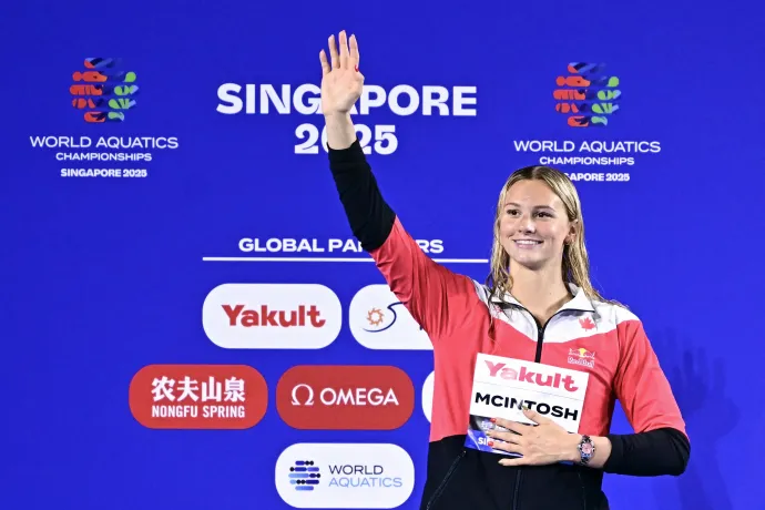 Summer McIntosh öröme – Fotó: Manan Vatsyayana / AFP