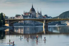 Budapest a Dunáról: naplementés és hajnali SUP-túrák a város szívében (x)