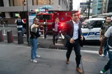 Mészárlást rendezett egy New York-i irodaházban egy fegyveres férfi, aki végül magával is végzett