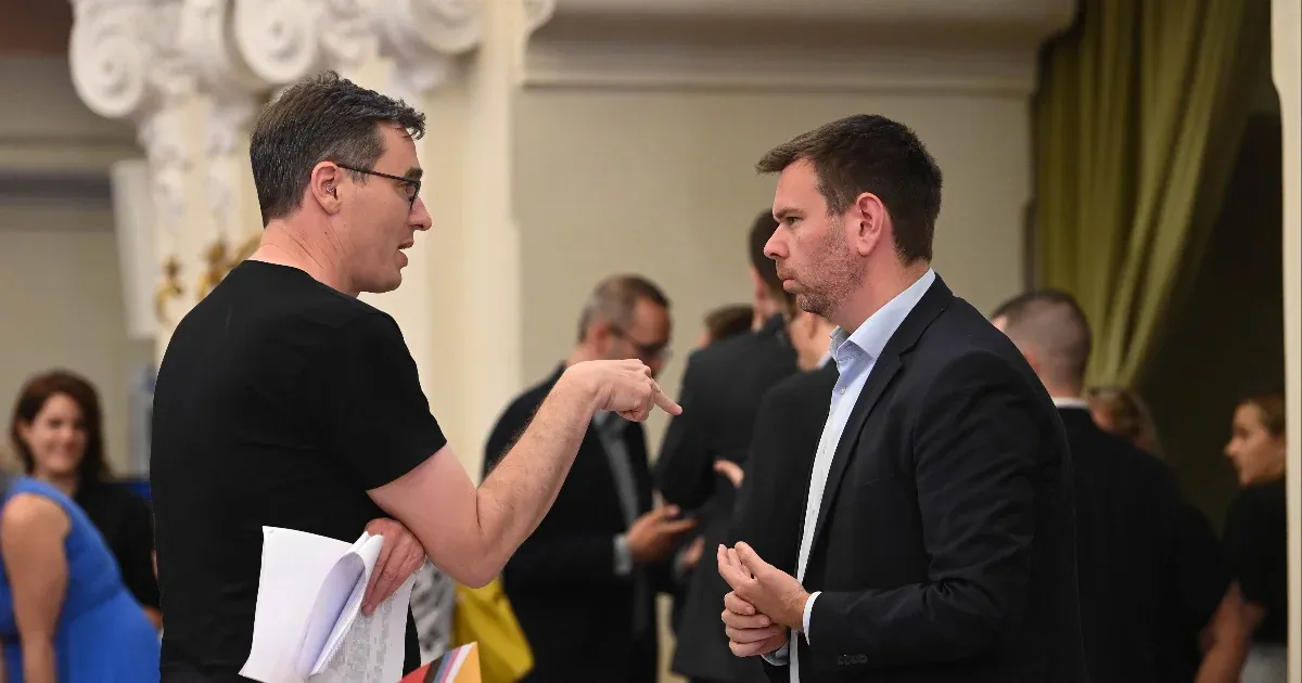 Karácsony: Én ettől sugárban hányok. Vitézy: Egy szavadat sem lehet elhinni, egy füllentő vagy