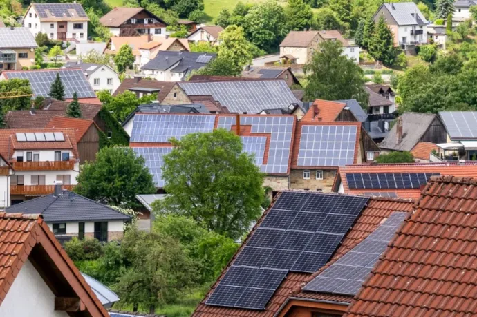 Megugrott a napelemes rendszerek száma Romániában, egyre többen választják a napenergiát