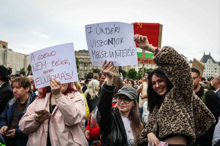 Mit mond a szarjancsi? Ja, csak lázad! – a Fidesz egyelőre nem tud mit kezdeni azzal, hogy elvesztették a fiatalokat