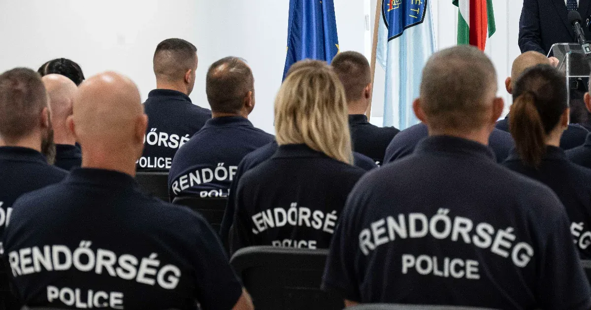 Szolnok polgármestere arról posztolt, hogy soha annyi rendőrt nem látott még a városban egyszerre