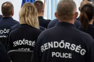 Szolnok polgármestere arról posztolt, hogy soha annyi rendőrt nem látott még a városban egyszerre