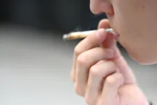 Háromszor nagyobb esélye van a szájüregi rákra annak, aki sokat füvezik