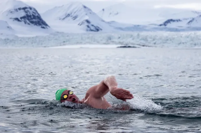 First Hungarian athlete completes ice kilometre swim beyond both polar circles