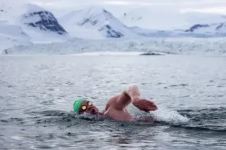 First Hungarian athlete completes ice kilometre swim beyond both polar circles