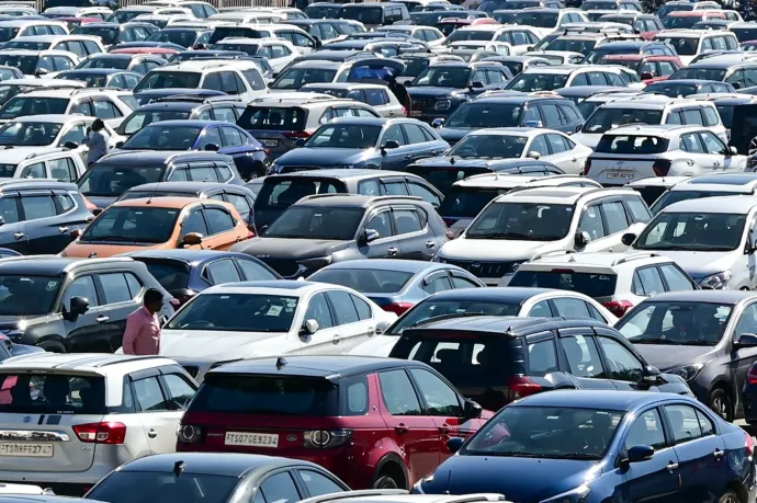 Tíz év alatt három autóval lett drágább egy lakás