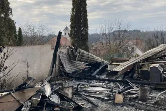 25 évig fizette a lakásbiztosítást, egy tűz után aprópénzzel akarták lerázni. Csúnyán megbírságoltatta a biztosítóját