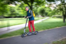 Két modern e-rollerrel is próbáltuk, bírják-e az agglomerációs ingázást