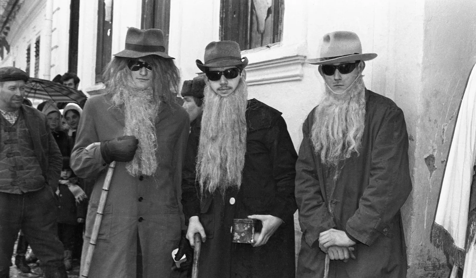 Farsang, maskarások, Torockó, 1970 – Fotó: Erdélyi Lajos / Blinken OSA Archívum