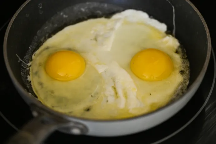 Úgy tűnik, mégse növeli a koleszterinszintet a tojásevés