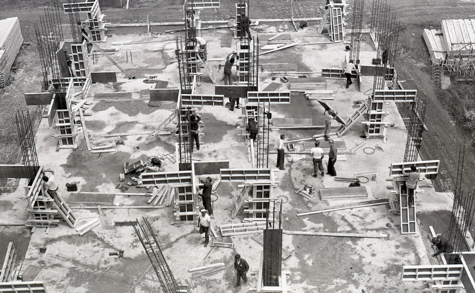 Egyetemi klinika építőtelepe, Marosvásárhely, 1977 – Fotó: Erdélyi Lajos / Blinken OSA Archívum