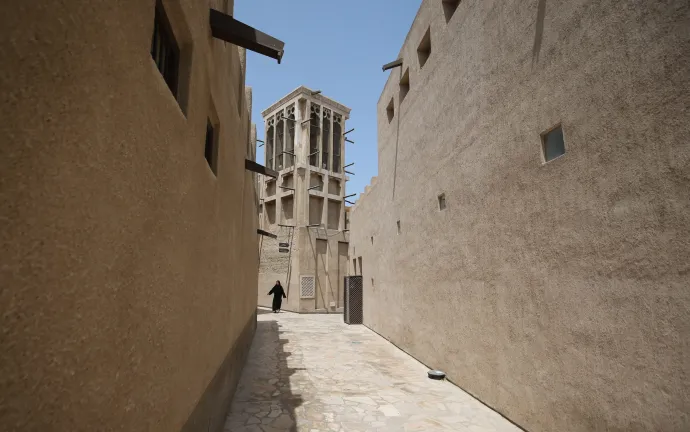 A dubaji Al-Fahidi erőd egy széltornya és sikátora – Fotó: Karim Sahib / AFP