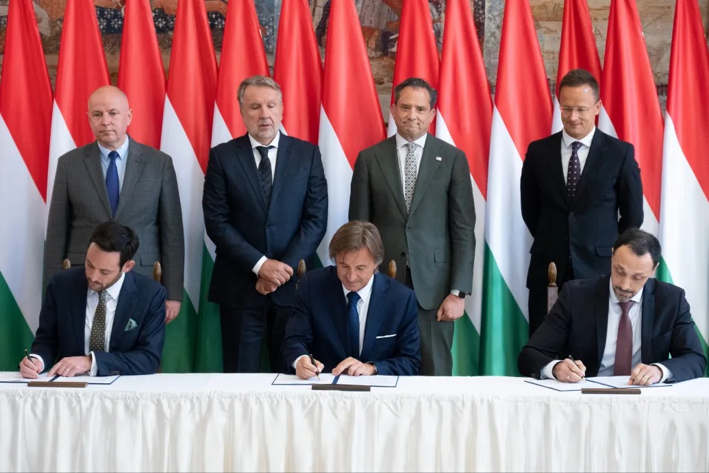 Szijjártó bejelentette: Előkészítik, hogy Paks II. mellett amerikai moduláris atomerőművek is épülhessenek Magyarországon