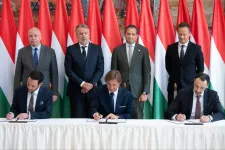 Szijjártó bejelentette: Előkészítik, hogy Paks II. mellett amerikai moduláris atomerőművek is épülhessenek Magyarországon