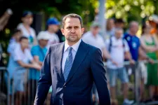 Korrupcióval vádolják a szállításügyi minisztert, aki azt állítja, tettenérésben működött közre