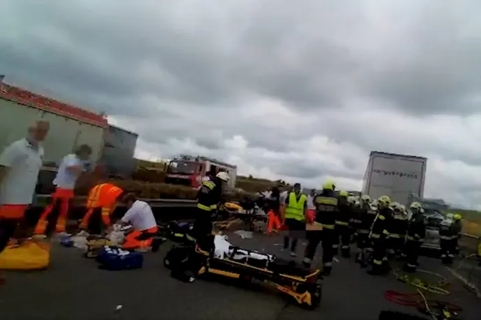 Megrázó videót tett közzé a rendőrség egy olyan autóbalesetről, amiben egy kisgyerek is meghalt