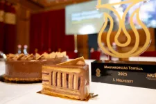 Meggypálinka, kellemes savak, csokoládé és karamell – megválasztották Magyarország tortáját