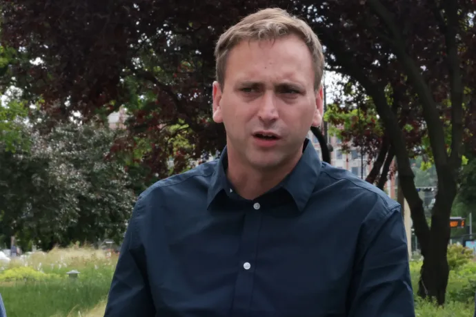 Őrsi Gergely nevében árultak késkészletet, csodalámpát és mágneses takarót