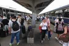 Különös vakációkezdés: két vagon lecsatlakozott a tengerpartra tartó vonatról