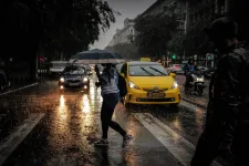 30 fok feletti maximumokat és sok esőt hozhat a hétvége