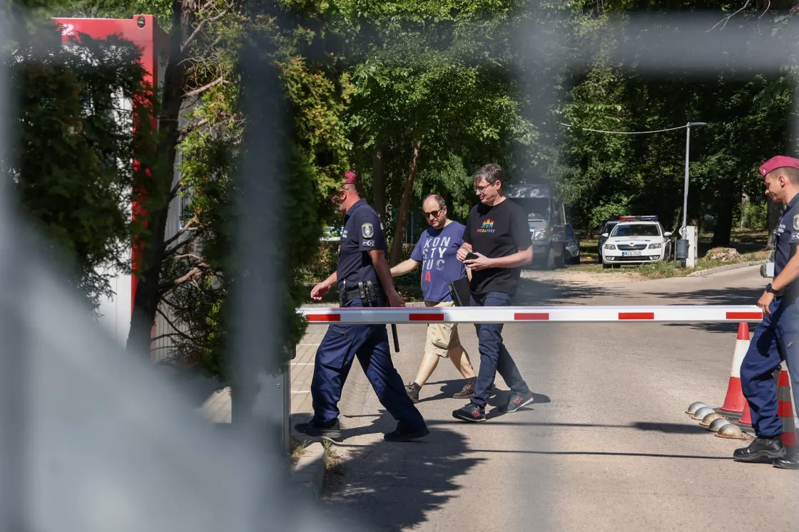 „Remélem, hogy szabadlábon fogok távozni, de az biztos, hogy szabadon” – megérkezett Karácsony Gergely a kihallgatására