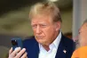 „Donalddd” – duruzsolta Macron Trumpnak a telefonba, az amerikai nemzetbiztonság meg foghatta a fejét