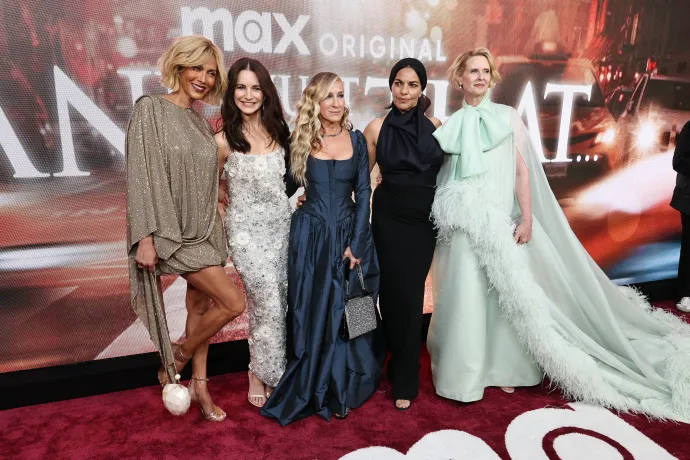 Nicole Ari Parker, Kristin Davis, Sarah Jessica Parker, Sarita Choudhury és Cynthia Nixon a Max Original És egyszer csak.. harmadik évadának bemutatóján – Fotó: Jamie Mccarthy / Getty Images / AFP