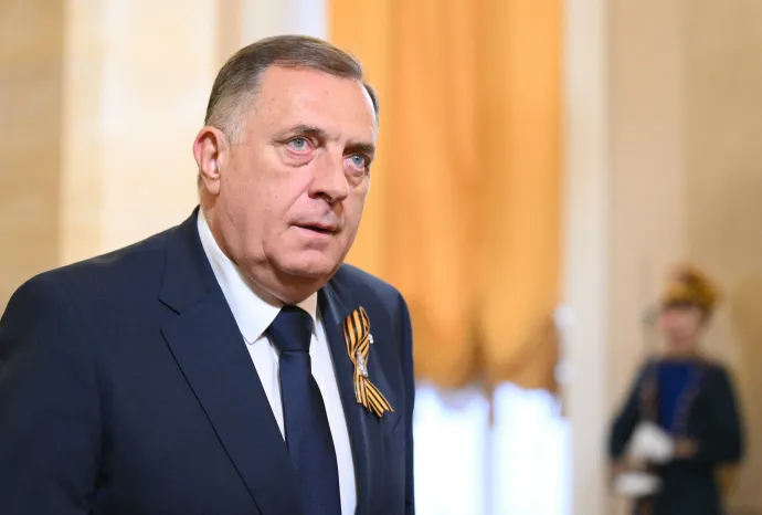 Milorad Dodik érkezik a moszkvai Kremlbe a Nagy Honvédő Háborúban aratott orosz győzelem 80. évfordulója alkalmából rendezett ünnepségére – Fotó: Alexandr Kryazhev / AFP