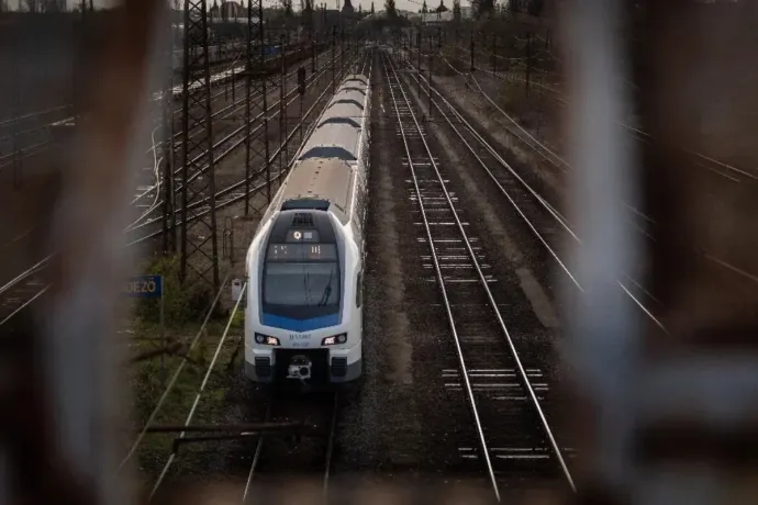 Áramszünet miatt reggel leállt a győri vonalon a vasúti közlekedés, néhány vonat több mint 100 percet késett