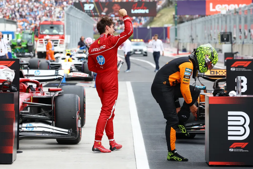 Leclerc mindenkit meglepve nyerte a hungaroringi időmérőt, Verstappen egy Sauber mögött a nyolcadik