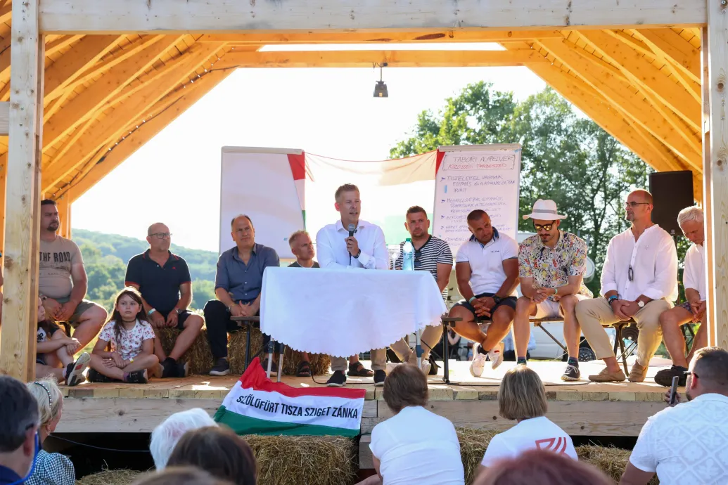 Itt Erdélyben nincs a fejünk fölött pártlogó, Magyarország is levehetné, mert ez a turáni átok – Forrás: Telex.hu