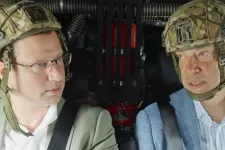 Szalay-Bobrovniczky Gulyás Gergelynek: Nagyon menő lenne ezzel behajtani a Karmelitába, képzeld el!