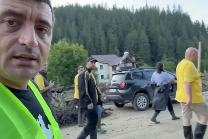 Kiakadtak az árvíz sújtotta területek lakói az AUR-osokra és Georgescura, mondván csak magukat reklámozni mentek oda