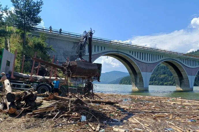Megkezdték a Békási-víztározó takarítását