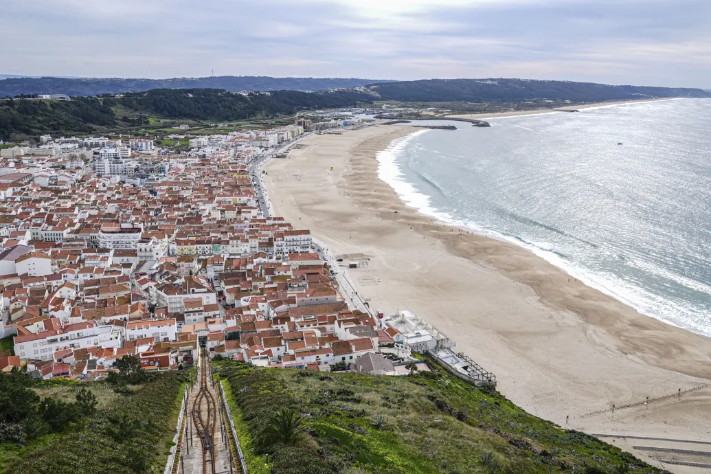 Szennyvíz került a tengervízbe Portugália egyik legkedveltebb strandjánál – Forrás: Telex.hu
