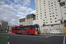 Bőröndbe rejtett egy kétéves kislányt egy nő egy új-zélandi távolsági buszon