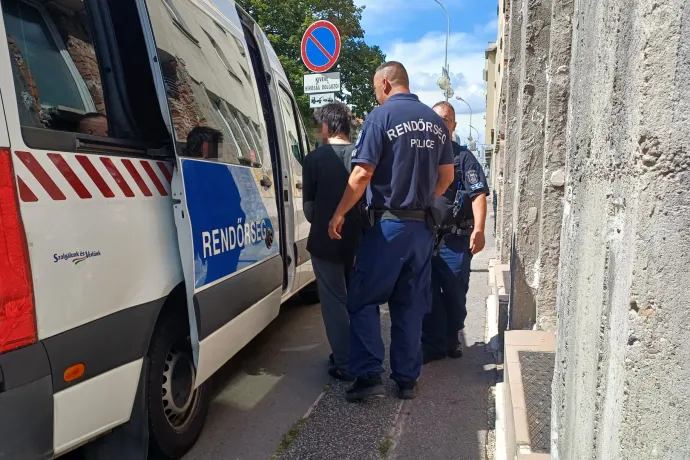 Chaten üzente meg a gönyűi fiú, hogy haragszik a családjára, és meg akarja ölni őket