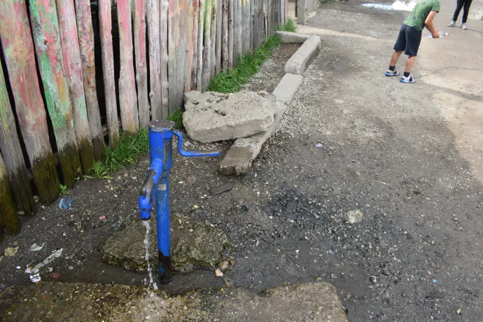 A téglagyári roma telep közcsapjai – Fotók: Tőkés Hunor / Transtelex