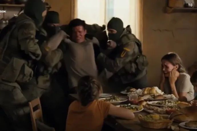 Mesterséges intelligenciával készített videót tett közzé a Harcosok Klubja arról, hogy a családjától hurcolnak el, majd agyonvernek egy férfit az ukrán katonák