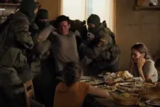 Mesterséges intelligenciával készített videót tett közzé a Harcosok Klubja arról, hogy a családjától hurcolnak el, majd agyonvernek egy férfit az ukrán katonák