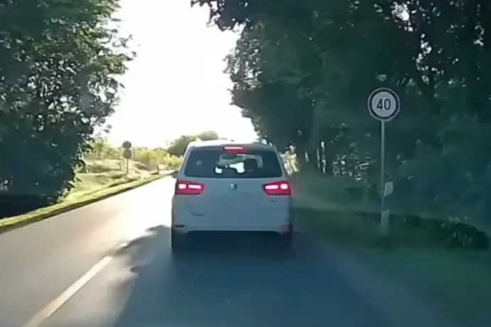 Ha rendeznének bajnokságot a büntetőfékezőknek, ez az autós biztosan dobogós lenne