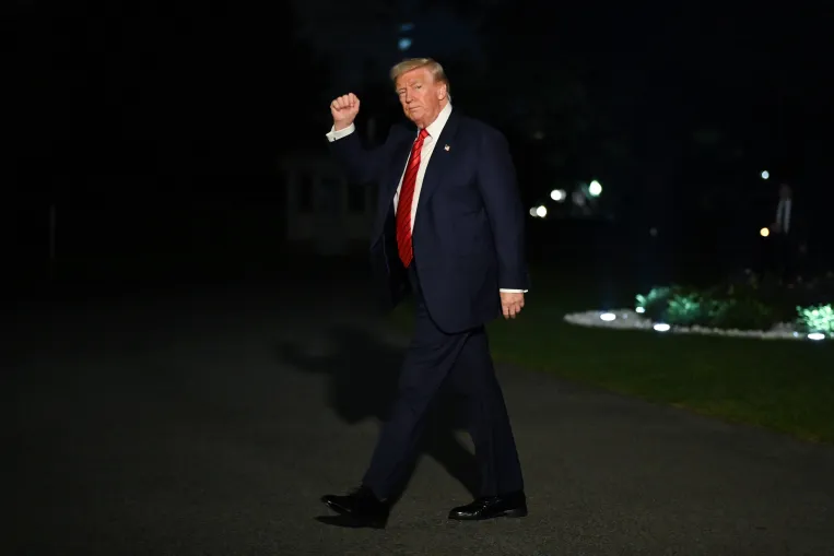Ilyen, amikor a vámháború hazatalál: még be se ütöttek a vámok, a nagy amerikai cégek már most árat emelnek