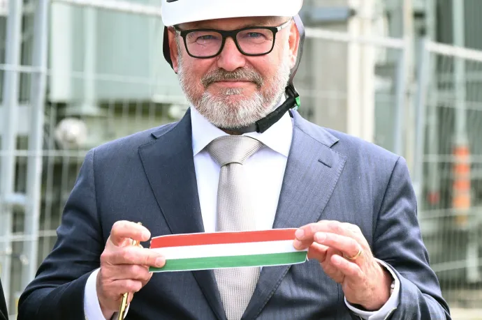 Döntött a kormány: Lantos Csabának idén is kotornia kell a balatoni iszapcsapdákat