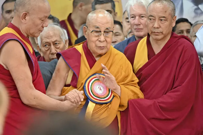 A kínai ateista kommunisták mondanák meg, ki legyen a buddhisták következő dalai lámája