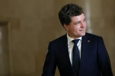Petíciót nyújtottak be az elnökhöz, hogy legyen népszavazás a speciális nyugdíjak ügyében