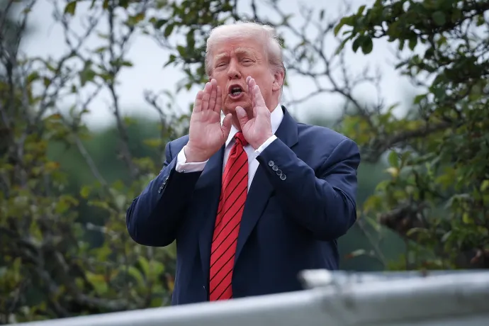 Trump épp 250 százalékos gyógyszervámnál tart